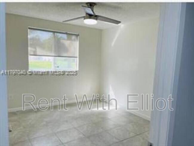 Building Photo - 2600 S University Dr