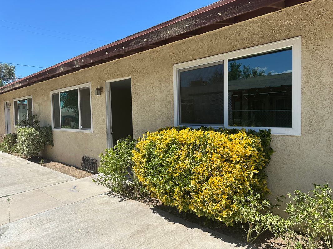 Foto principal - 16041 Chestnut St