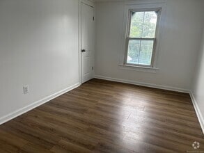 Building Photo - 107 Willow St