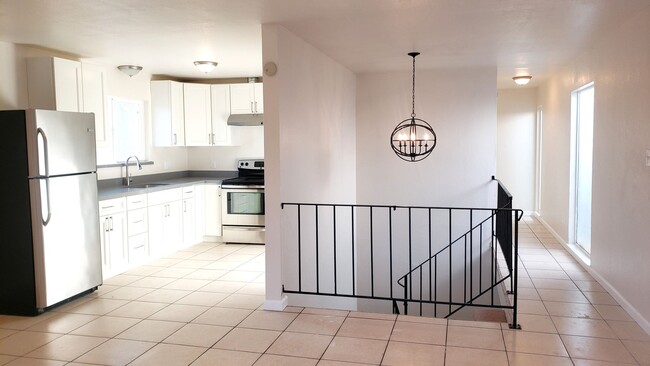 Building Photo - 7449 -