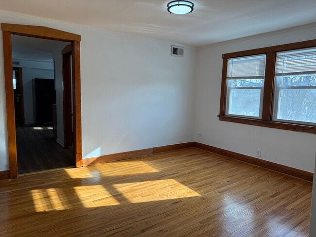 Building Photo - 5501 N Luna Ave