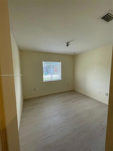 Foto del edificio - 926 SW 8th Pl