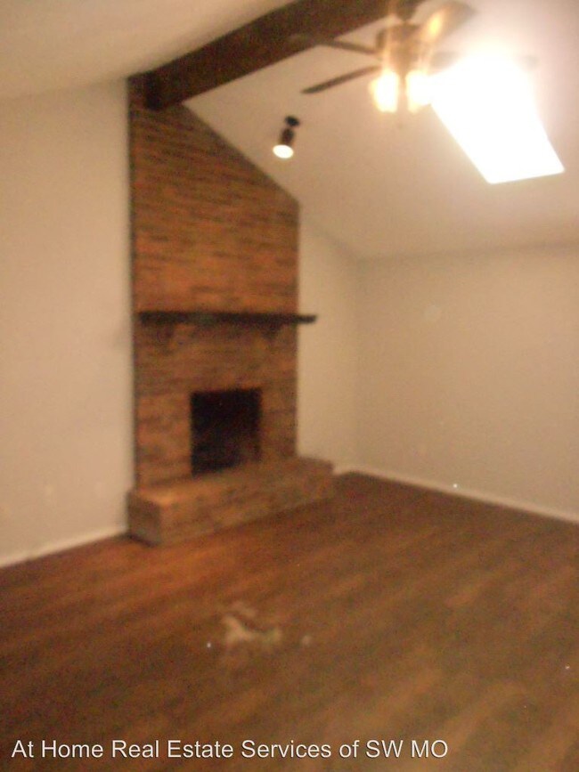 Foto del edificio - 508-510 E Jewett Pl
