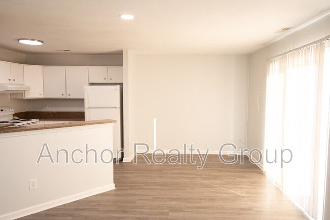 Building Photo - 500 Barberton Dr