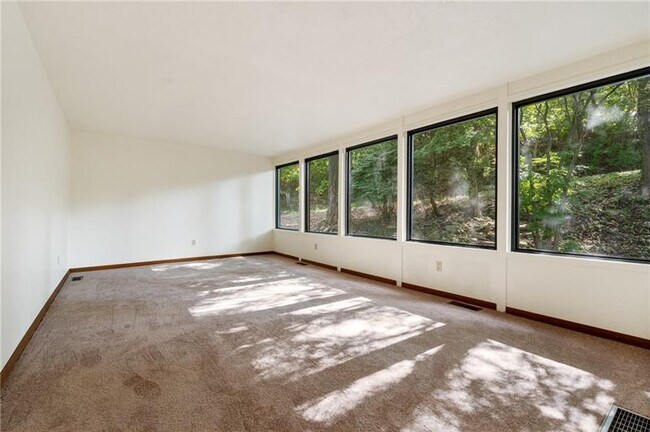 Building Photo - 740 Olivant Pl
