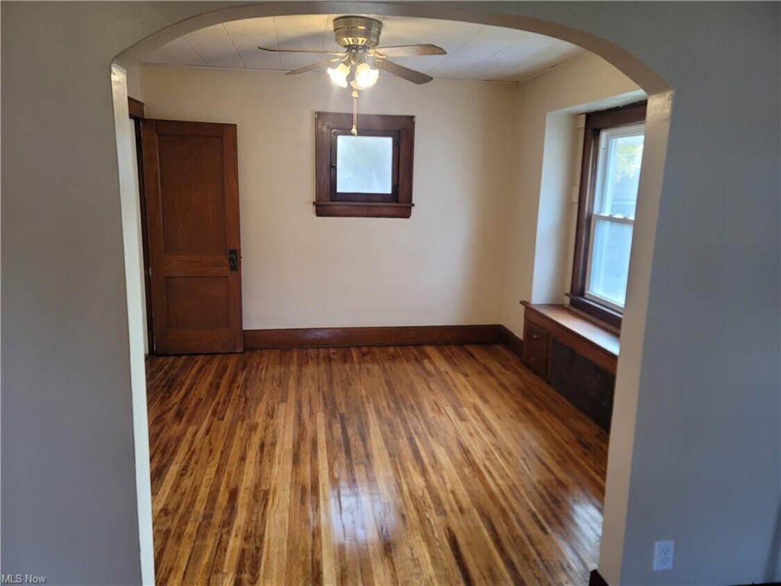 Building Photo - 940 Davies
