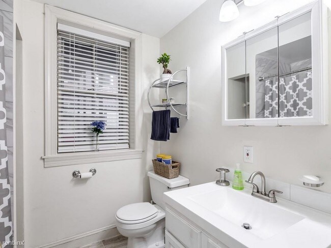 Building Photo - 2 br, 2 bath Condo - 6280 W 3rd St Apt 411