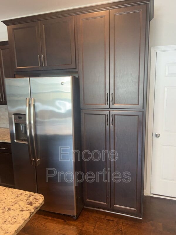 Foto del edificio - 1319 Lakestone Village Ln
