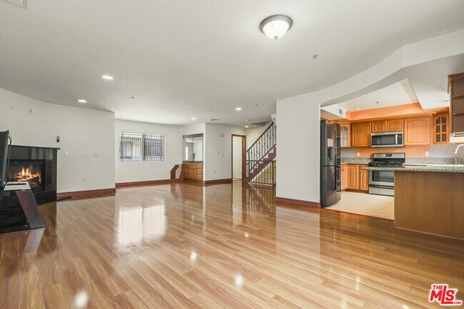Foto del edificio - 1559 W 207th St
