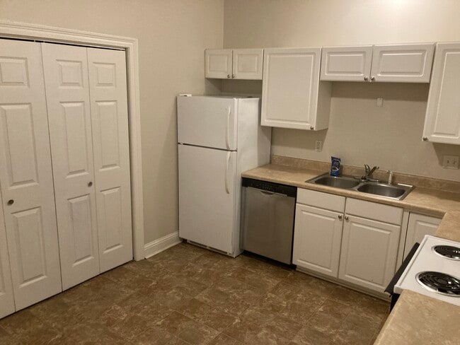 Kitchen - 138 Briarwood Ct