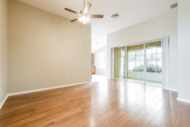 Building Photo - 3600 Meadow Green Dr