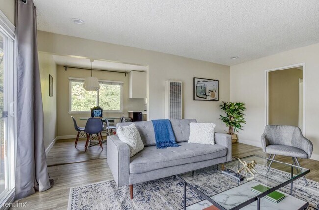 Building Photo - 2 br, 1 bath Townhome - 1219 West McKinley...