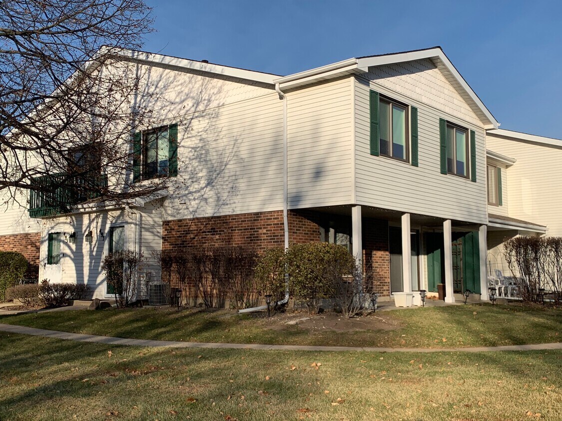 Primary Photo - 493 Harrison Ct