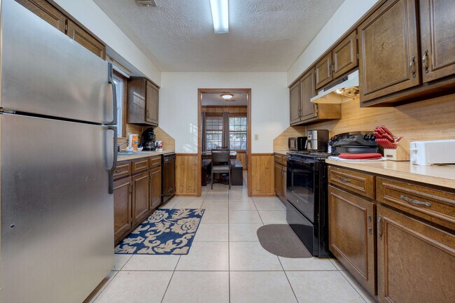 Building Photo - 4629 Rosemont Dr