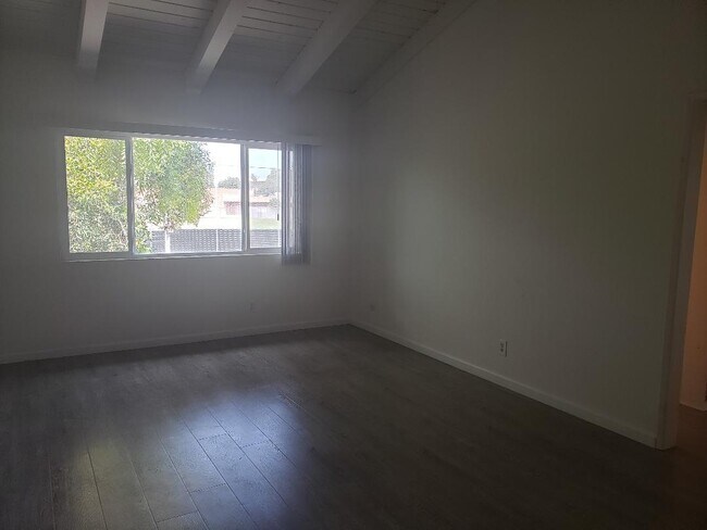 living room - 3102 S Durango Ave
