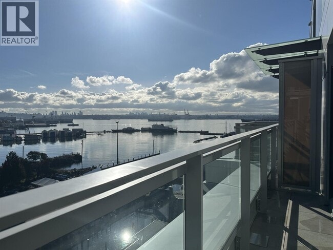 Building Photo - 755 Harbourside Dr