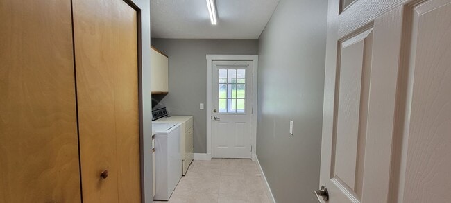 Foto del edificio - Beautiful home with peek a boo views of West Bay on Old Mission Peninsula