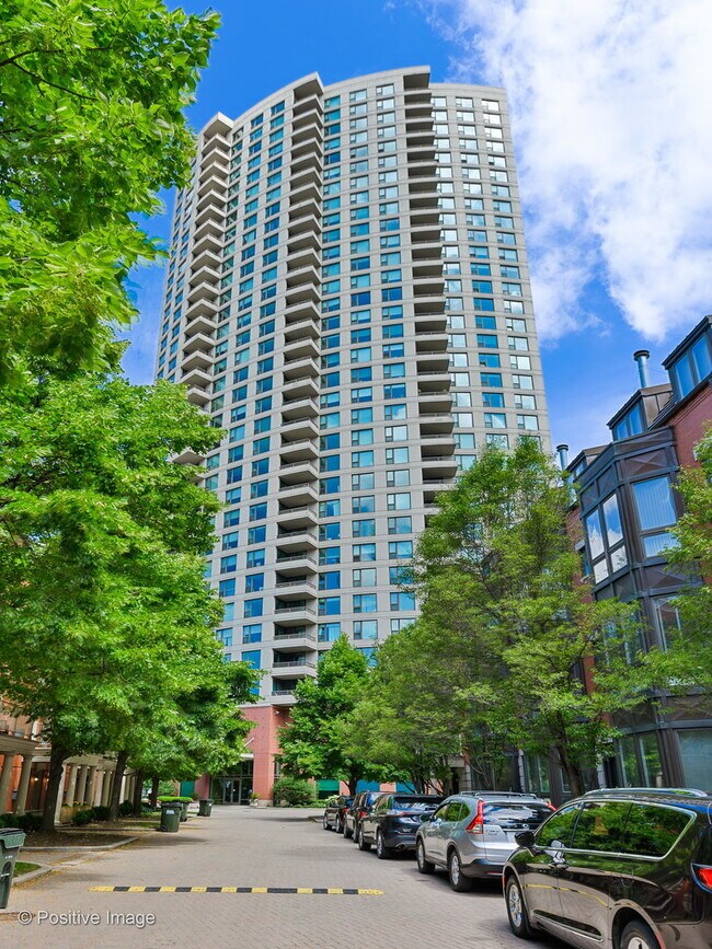 Building Photo - 501 N Clinton St