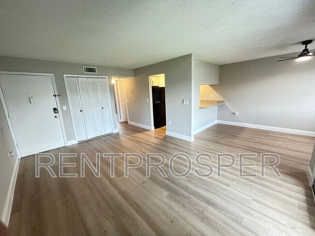 Building Photo - 5317 Curry Ford Rd