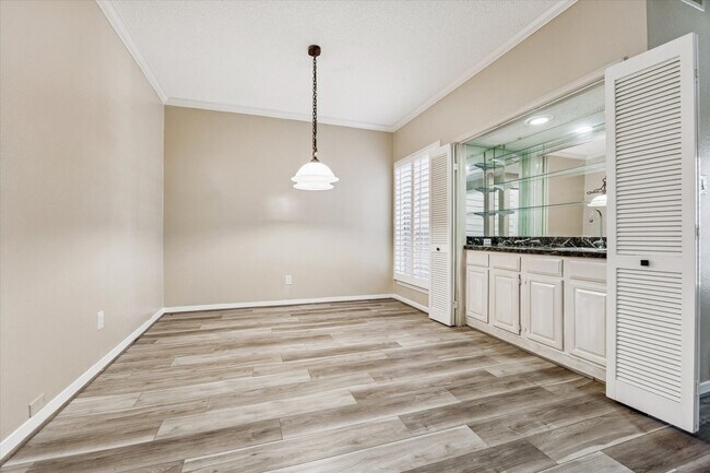 Foto del edificio - 5933 Woodway Place Ct