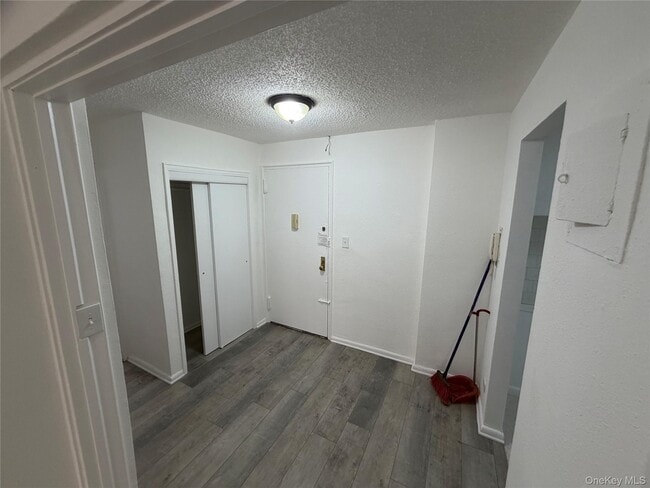 Foto del edificio - 83-30 Vietor Ave