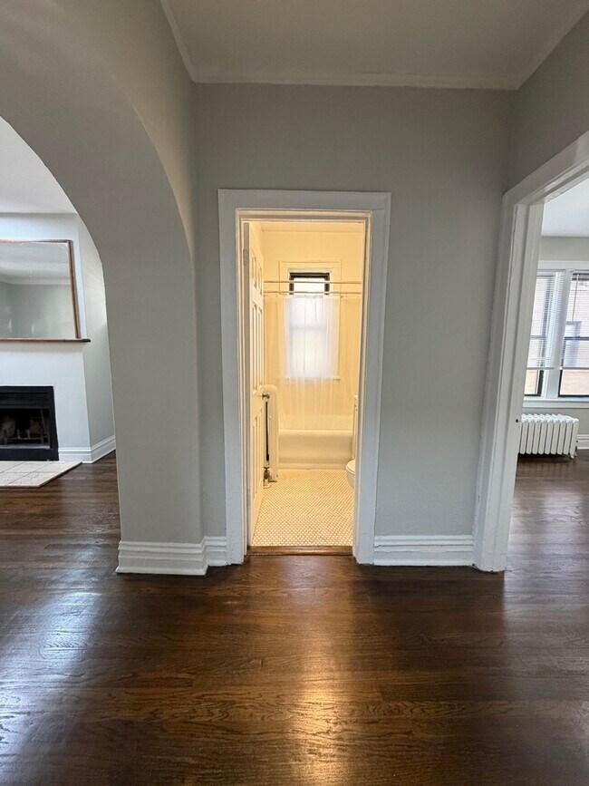 Foto del edificio - 635 W Roscoe St