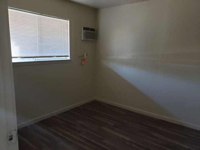 Building Photo - 1621 Sacramento Ave. 1