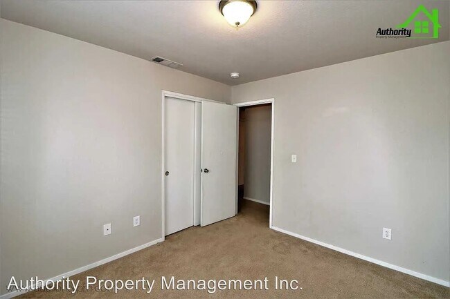 Foto del edificio - 2835 Tropicana Ct