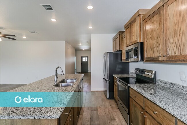 Foto del edificio - 845 FREEDOM CIR