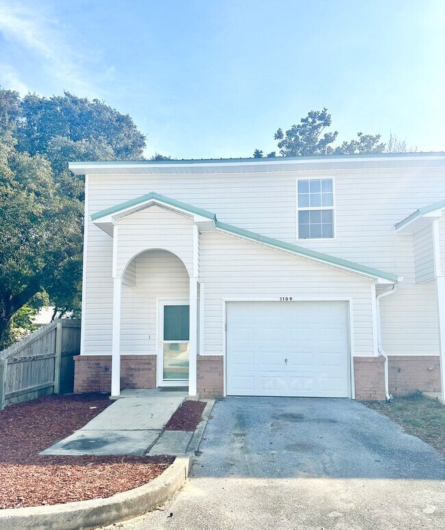 Building Photo - 1109 Tiki Too Ave