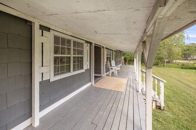 Foto del edificio - 16766 Lake Cir