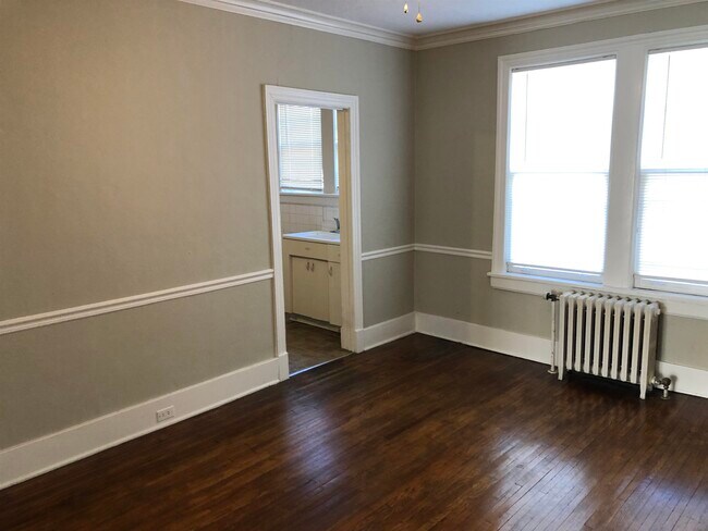Foto del edificio - 665 E Pkwy S