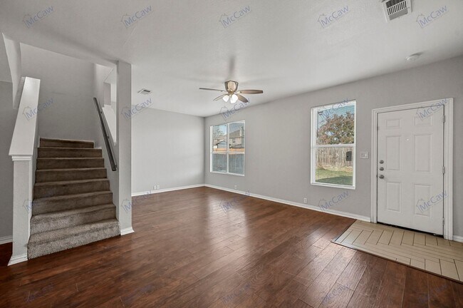 Foto del edificio - Charming 3-Bedroom Home with Modern Touches