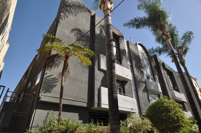 Building Photo - 11315 Moorpark St