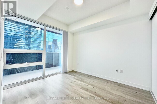 Building Photo - 138-2138 Downes St