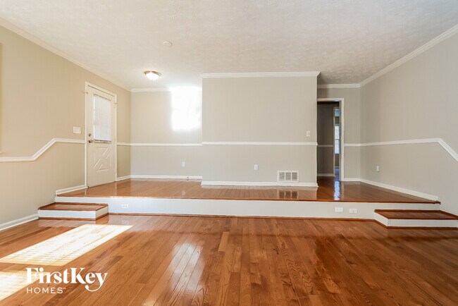 Building Photo - 600 Inglenook Dr SW