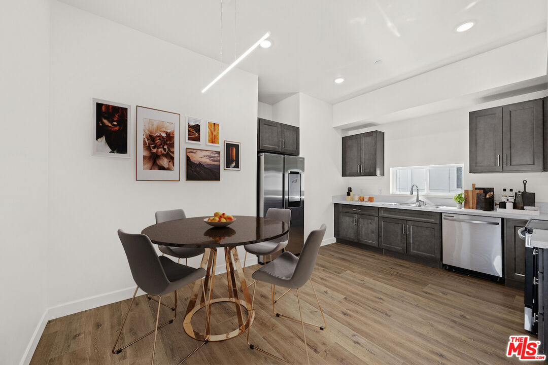 Foto principal - 7411 Artesia Blvd