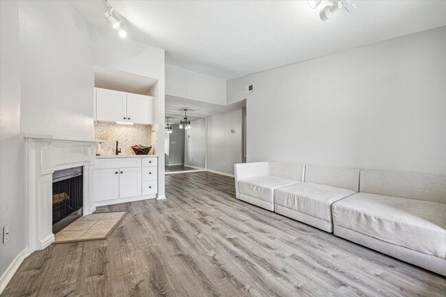 Foto del edificio - 2125 Augusta Dr