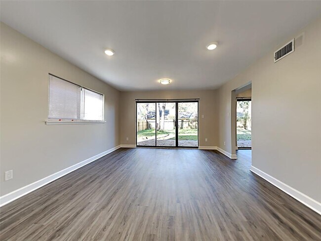 Building Photo - 3215 Sycamore Springs Dr