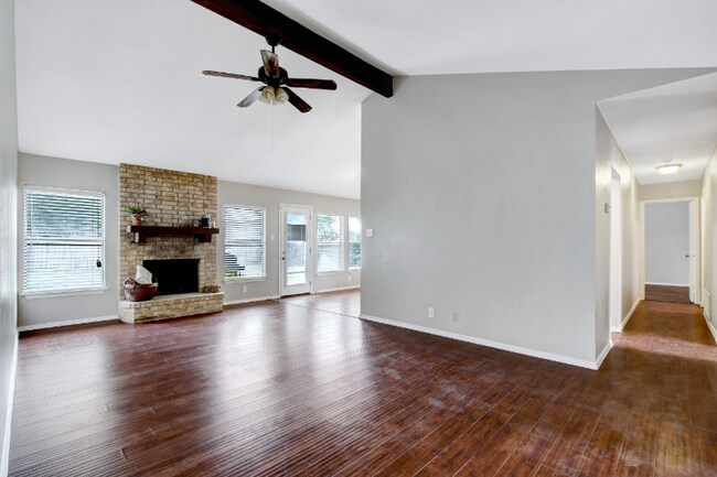 Building Photo - 7535 Lincoln Village Dr