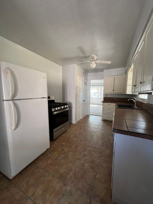 Foto del edificio - Pet Friendly, 3 Bedroom/2 Bath, NO BILLS P...