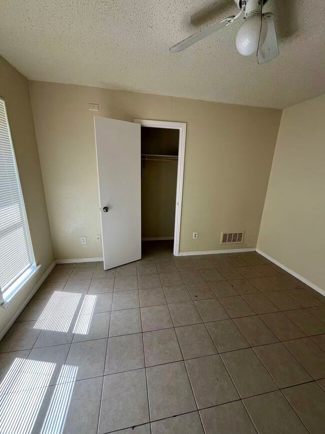 Building Photo - Great 3 Bedroom 2 Bathroom in Plano!