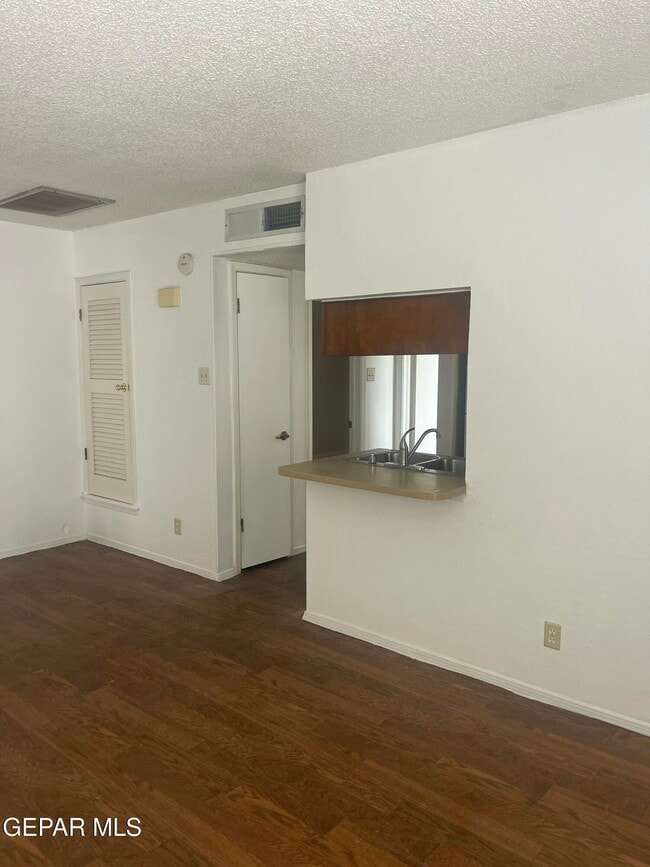 Building Photo - 10720 Forest Ridge Ln