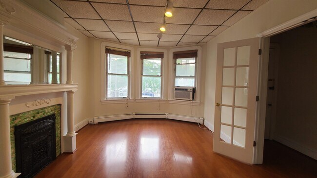 Foto del edificio - 86 Tonnelle Ave