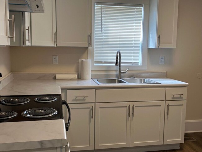 Foto del edificio - 6237-6273 Germantown Rd.