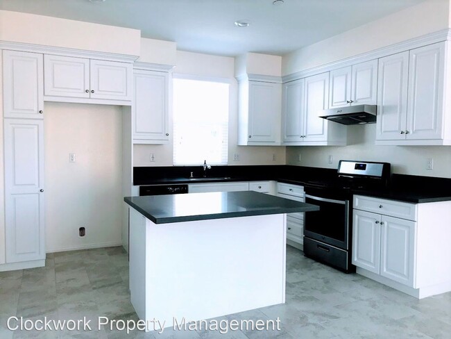 Building Photo - 4 br, 3.5 bath House - 16128 Sereno Lane