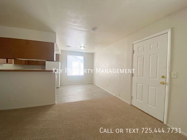 Foto del edificio - 3 BED 2 BATH UPSTAIRS CONDO NEARBY NELLIS ...