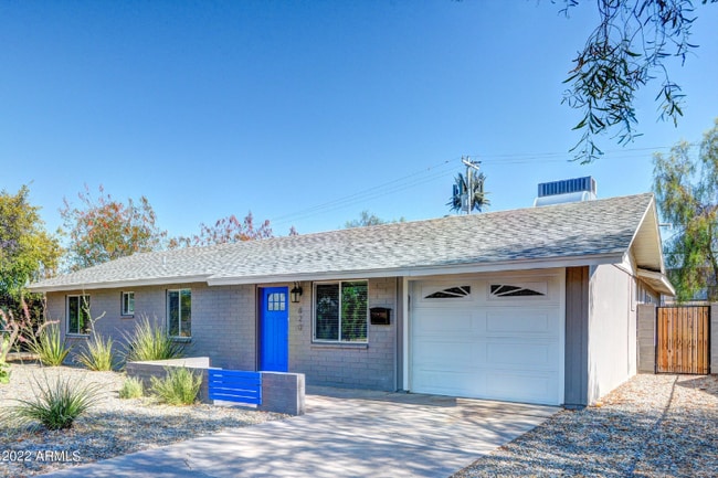 Photo - 820 W 9th St House