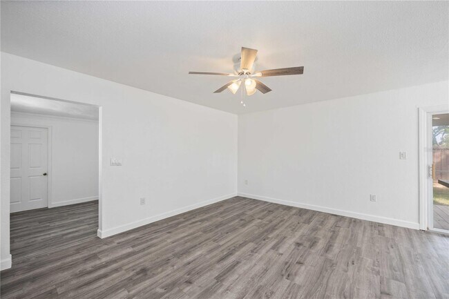 Building Photo - 1366 Queen Rd