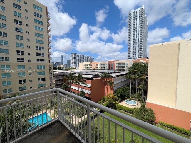 Building Photo - 2000 N Bayshore Dr